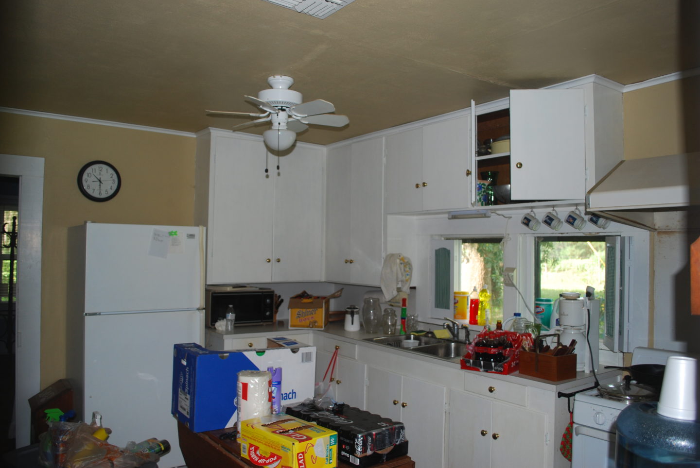 Kitchen Before De-cluttering