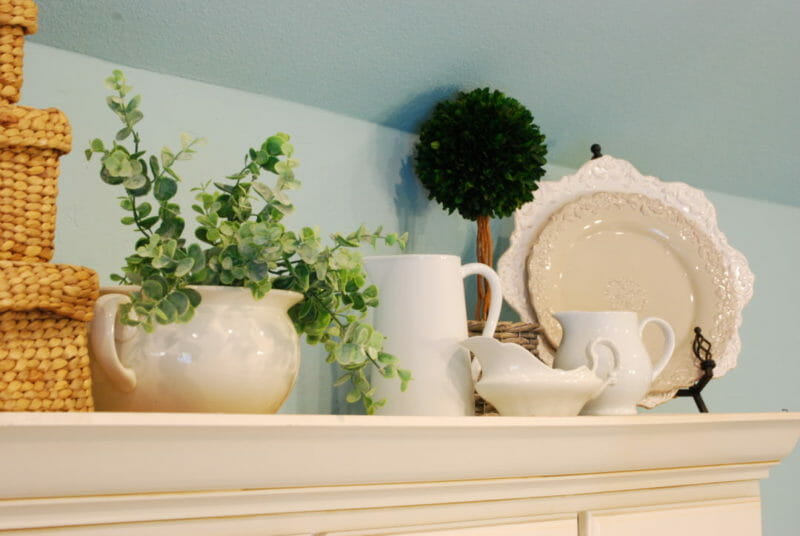 White dish decor 