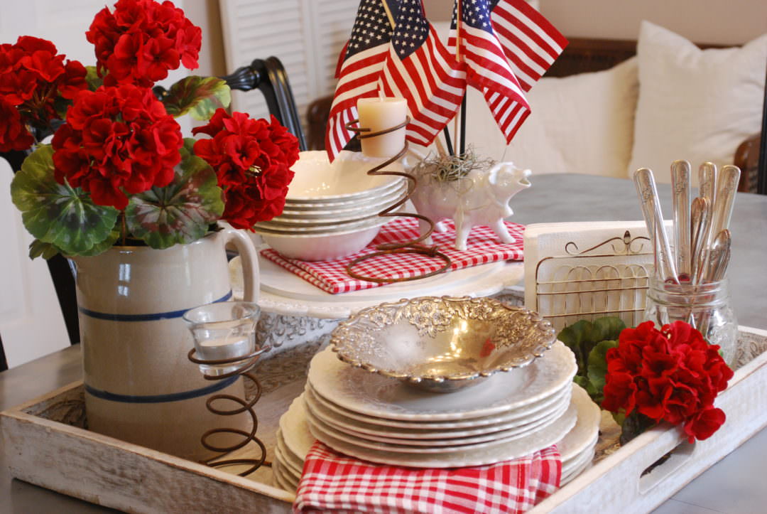 Al fresco dining patriotic tray or table centerpiece