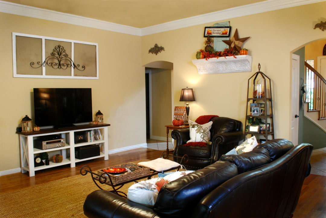 Family Room fall tour with an orange and blue color scheme