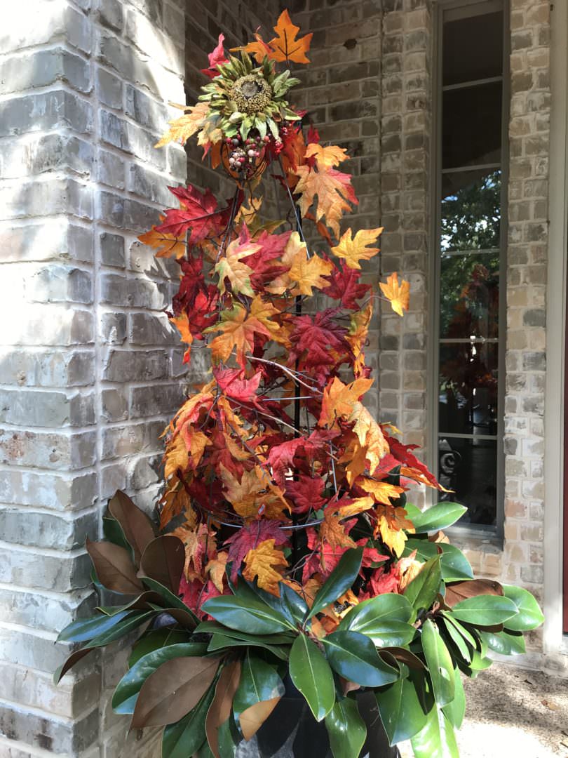 Tomato Cage and garland strands for fall decor by CountyRoad407 blog