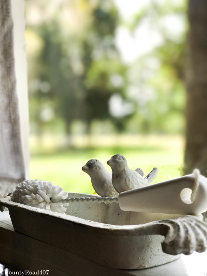repurposed bird feeder into kitchen sponge holder by countyroad407.com