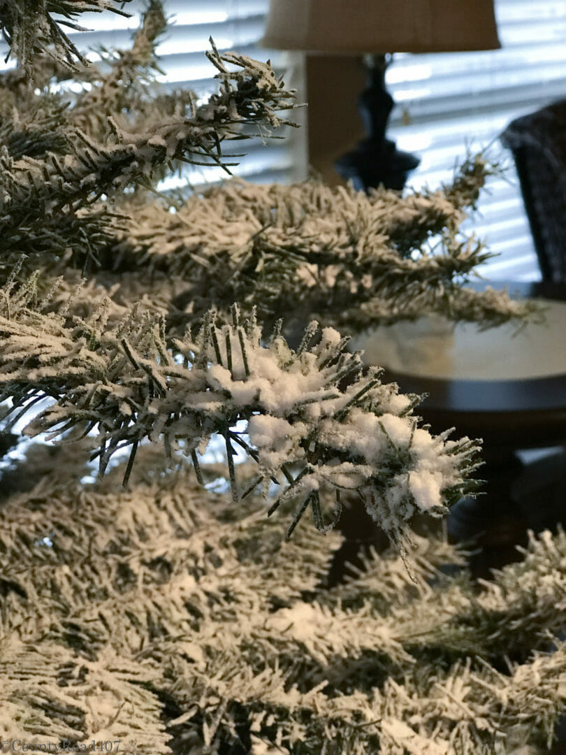 I flocked my own tree! Easy tips to DIY by Countyroad407.com