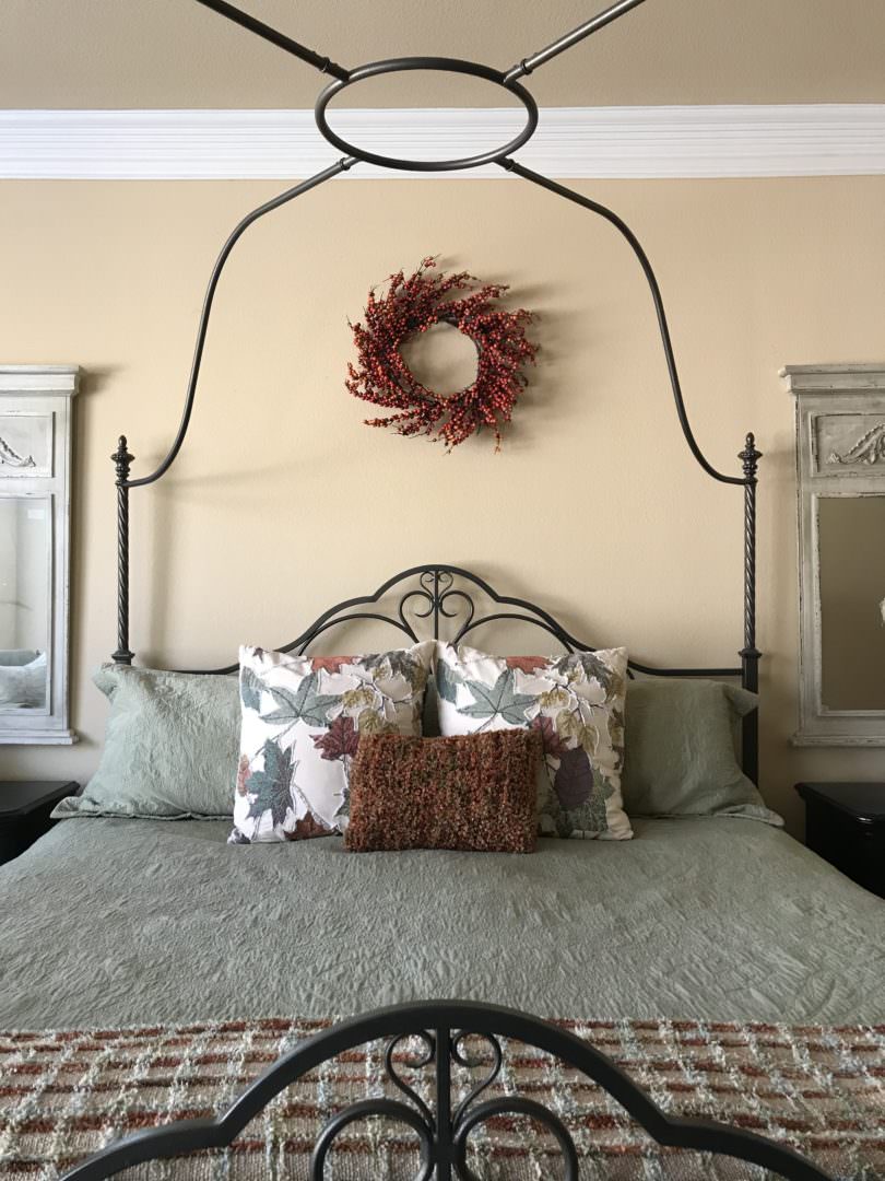 master bedrom decorated or fall - Countyroad407.com