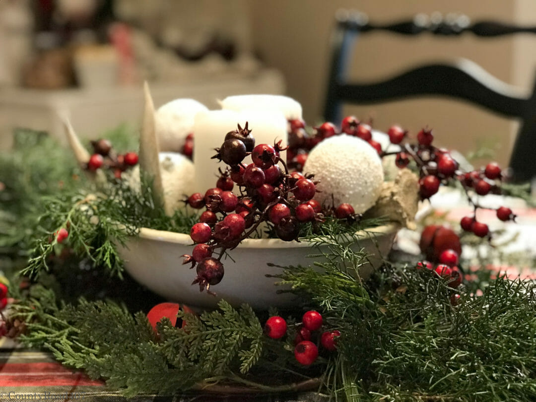 Simple Christmas centerpiece by CountyRoad407.com