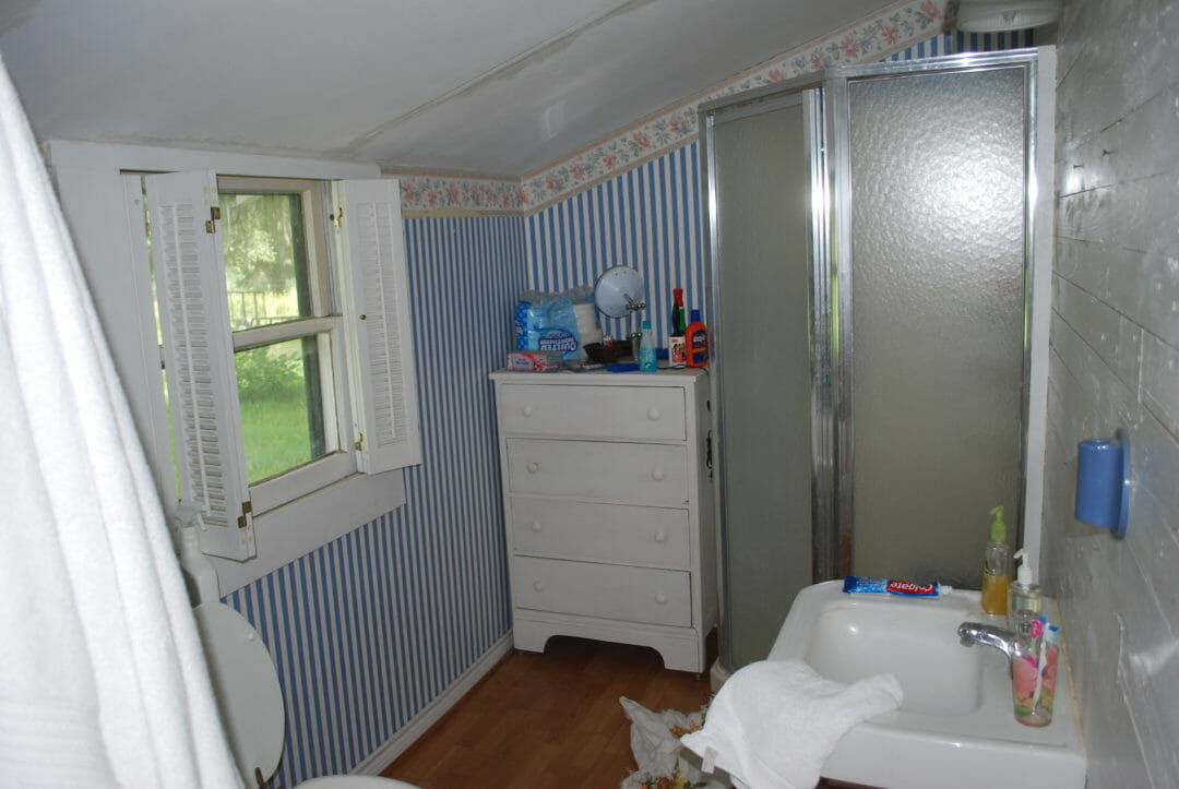 Bathroom before at the farmhouse