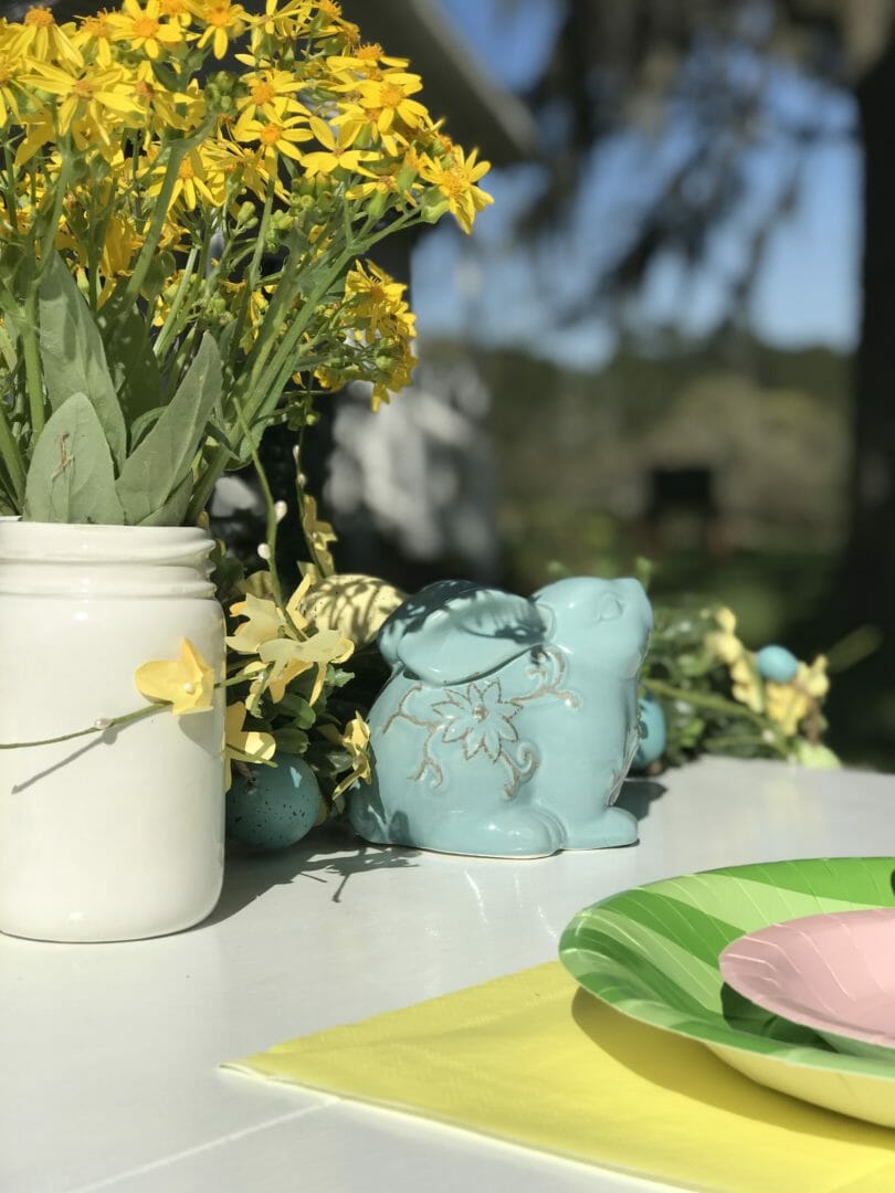 Part 2 of an Easter Table with paper plates by CountyRoad407.com