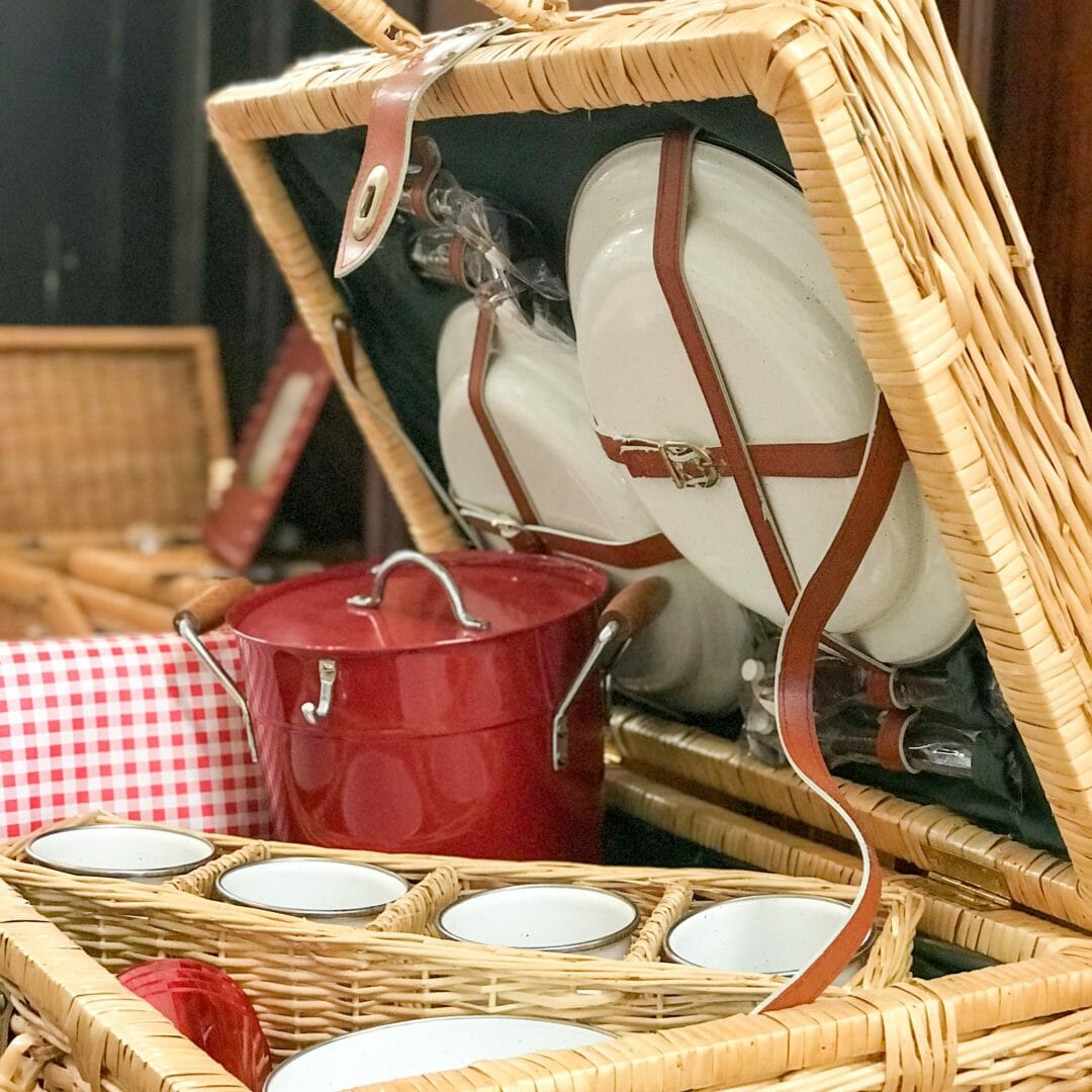 Picnic basket at Stonecroft Marketplace in Navasota, TX. CountyRoad407.com