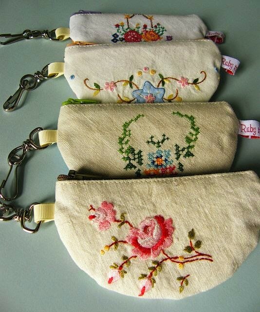 using and decorating with vinage handkerchiefs by countyroad407.com