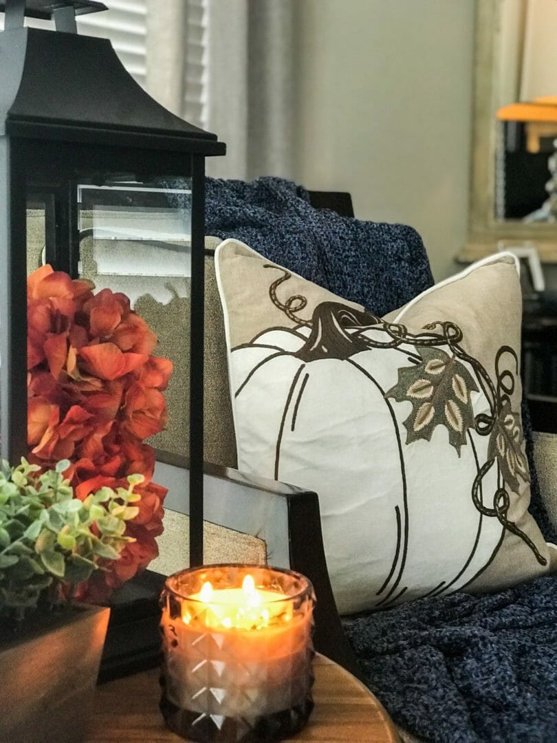 A fall vignette for transitioning summer into fall without being all in by CountyRoad407.com