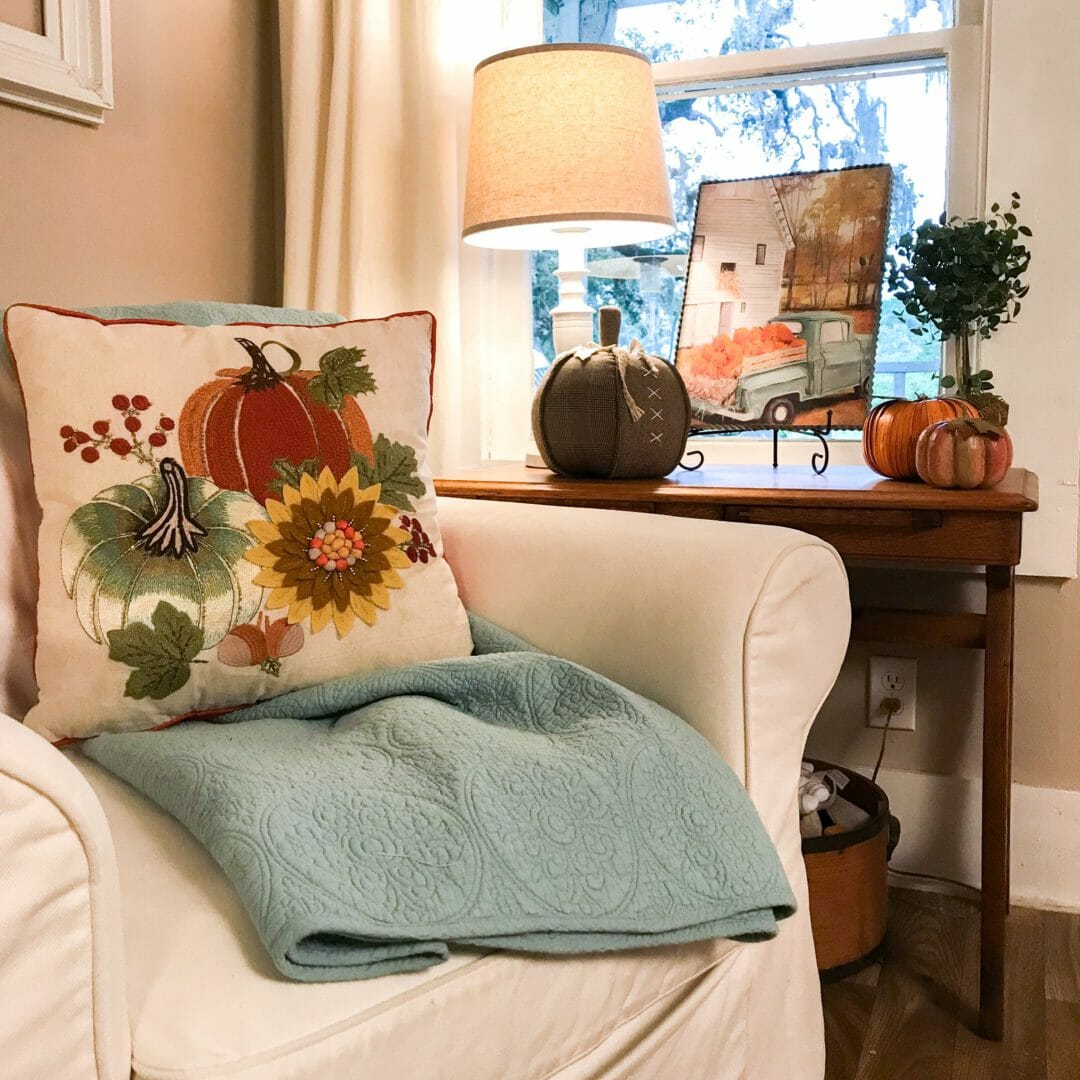 Cozy Comfort For The Cooler Months: Fall Living Room Designs
