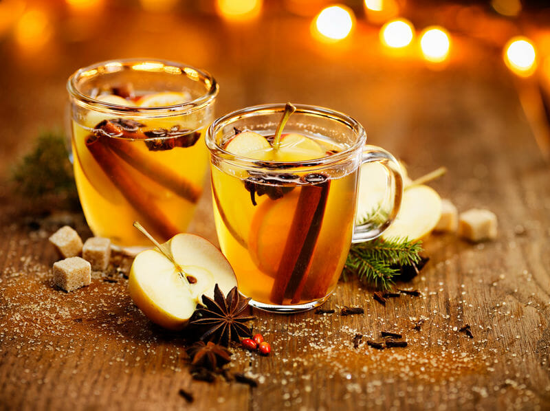 clear coffee mugs with cinnamon sticks