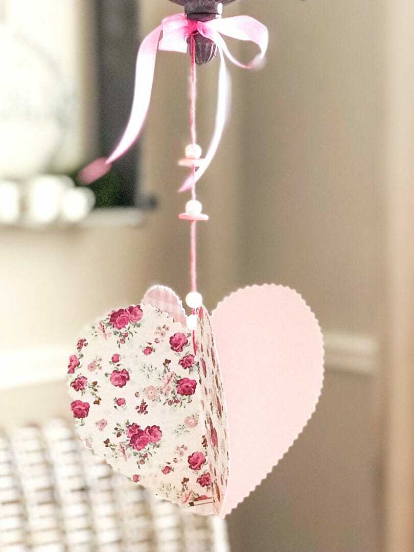 Hanging Paper heart Valentine craft for 10 on the 10th by CountyRoad407.com