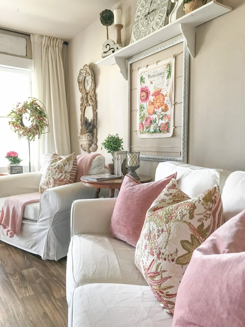 Spring ideas for a farmhouse living room by CountyRoad407.com #springdecor #springartwork #springlivingroom #springdecorideas #springideas