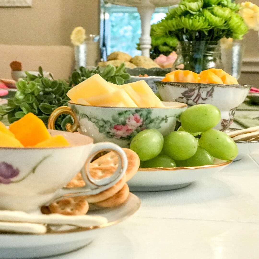 A Mom's Day Tea Party without the tea and a spring party hop by CountyRoad407.com #bloghop #teaparty #MothersDay #MomsDay #SpringParty