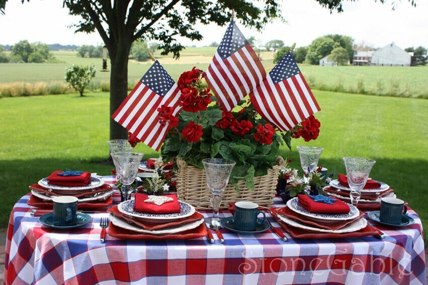 Last minute Patriotic Centerpiece ideas gathered by CountyRoad407.com #July4th #patrioticcenterpiece #patriotic #redwhiteandblue #Centerpieceideas #countyroad407