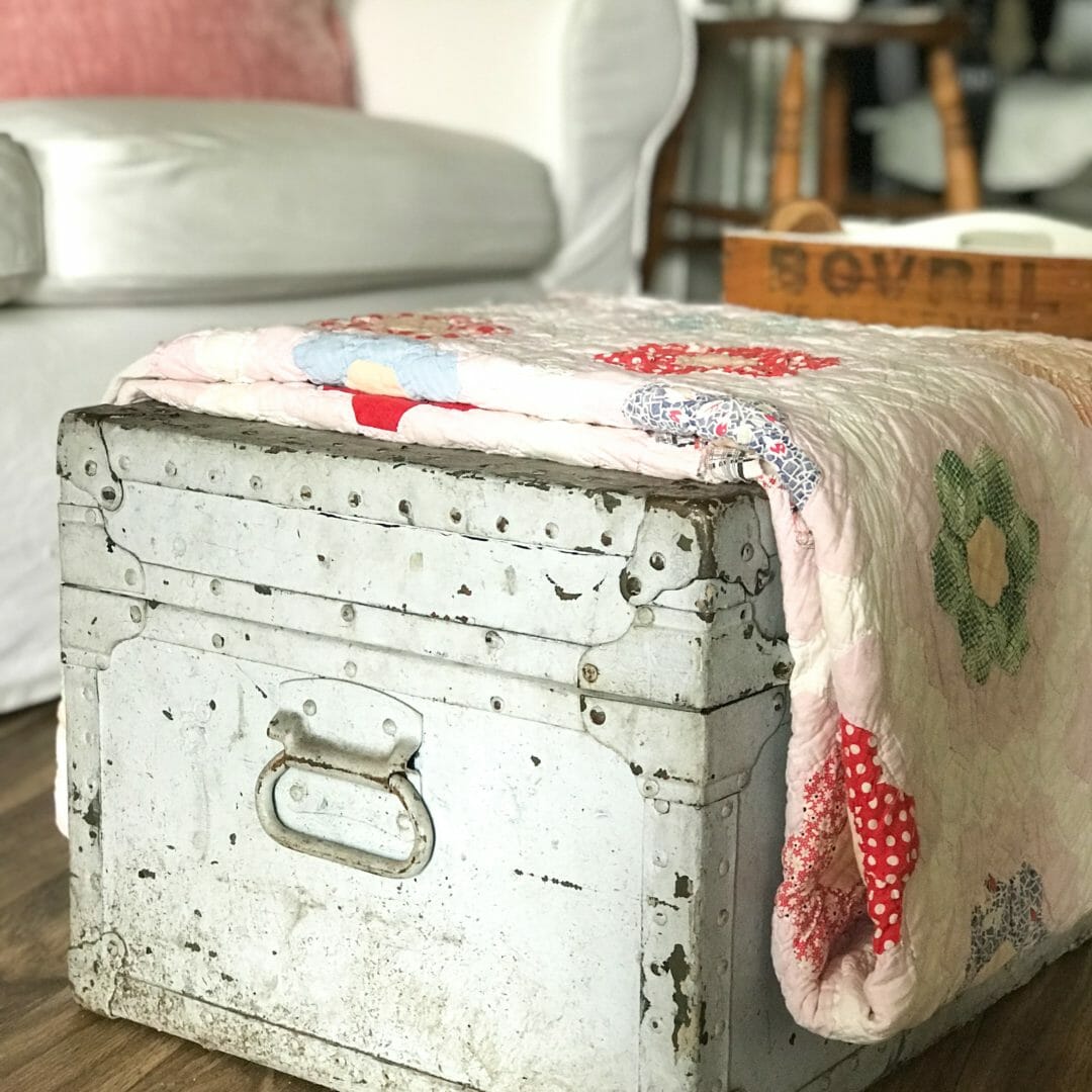 Vintage trunk as a coffee table by CountyRoad407.com #vintagetrunk #antiquefinds #coffeetables 
