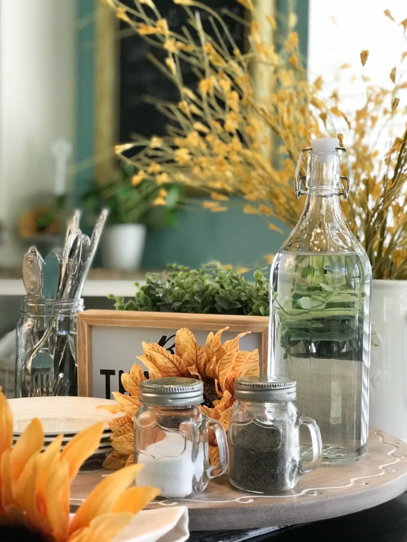 Summer to fall kitchen table and blog hop by CountyRoad40.com #latesummerdecor #kitchentabledecor #summerdecorideas #tablescapes #tablevignette #bloghop #countyroad407