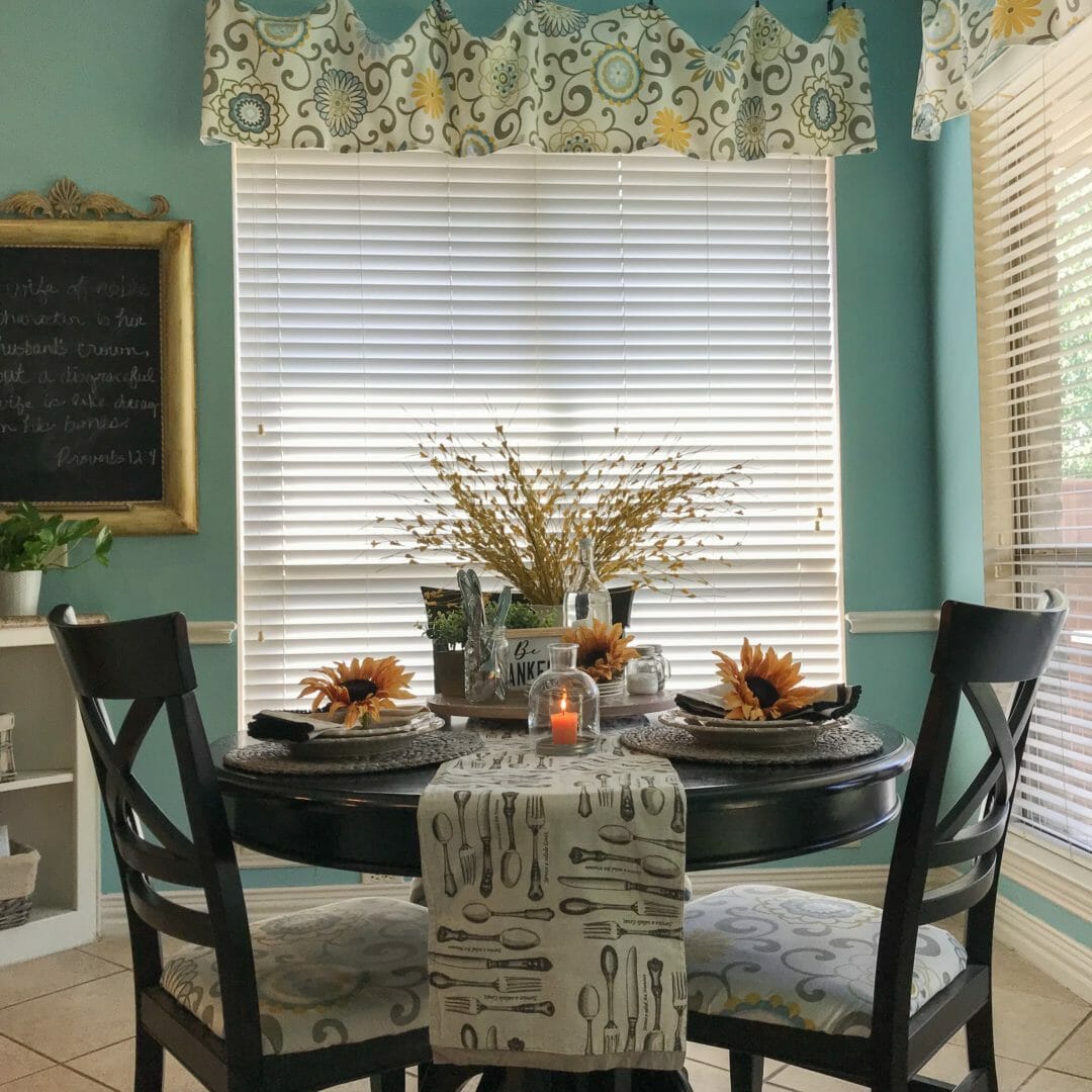 Summer to fall kitchen table and blog hop by CountyRoad40.com #latesummerdecor #kitchentabledecor #summerdecorideas #tablescapes #tablevignette #bloghop #countyroad407