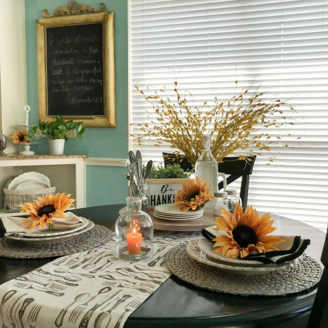 Summer to fall kitchen table and blog hop by CountyRoad40.com #latesummerdecor #kitchentabledecor #summerdecorideas #tablescapes #tablevignette #bloghop #countyroad407