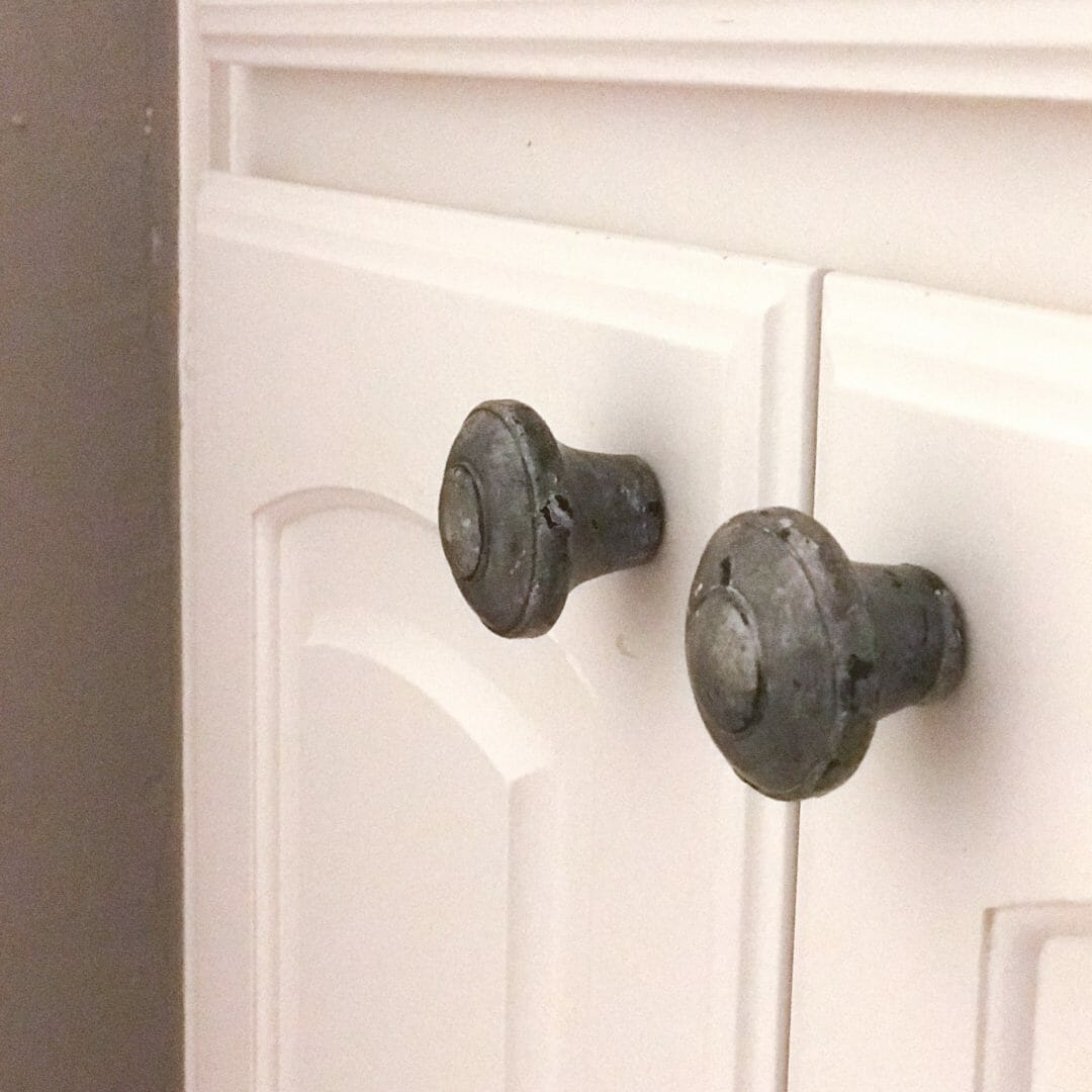 bathroom cabinet doors with knobs
