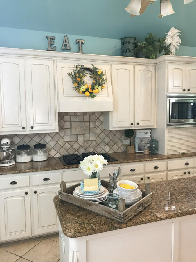 kitchen island with dishes in tray