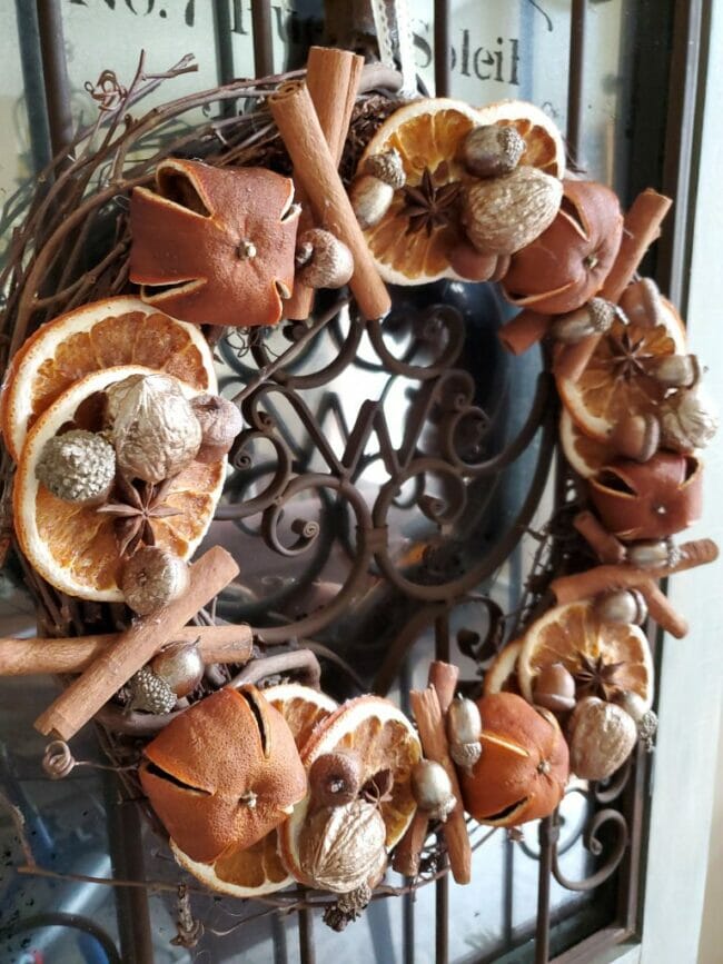 Dried fruit wreath 