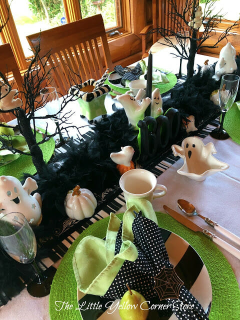 Halloween tablescape with ghosts 