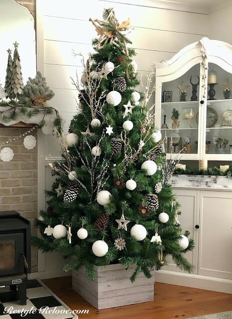 christmas tree with white balls