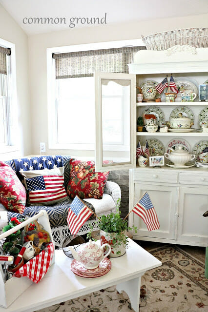 sunroom with patriotic decor