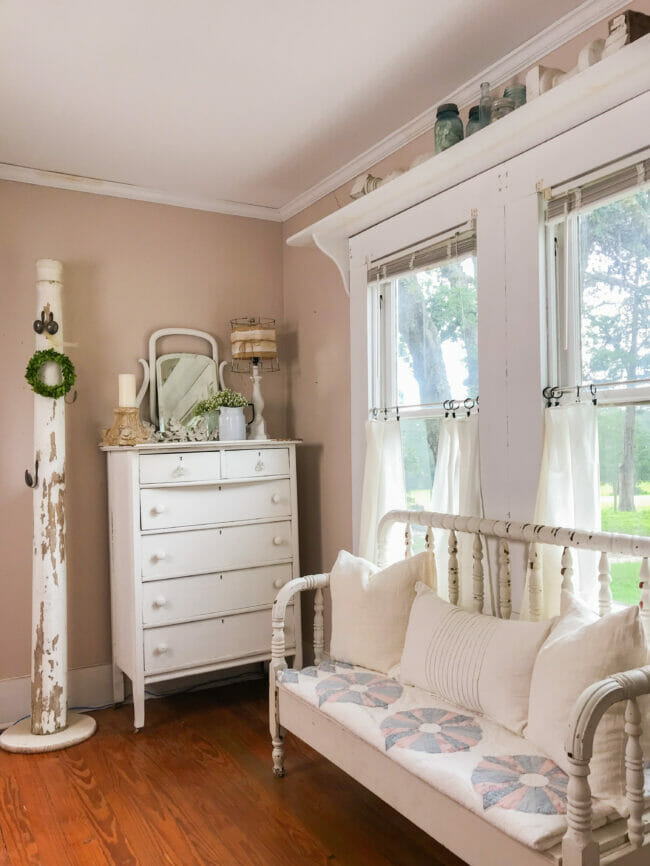 bed bench, white chest of drawers and chippy column