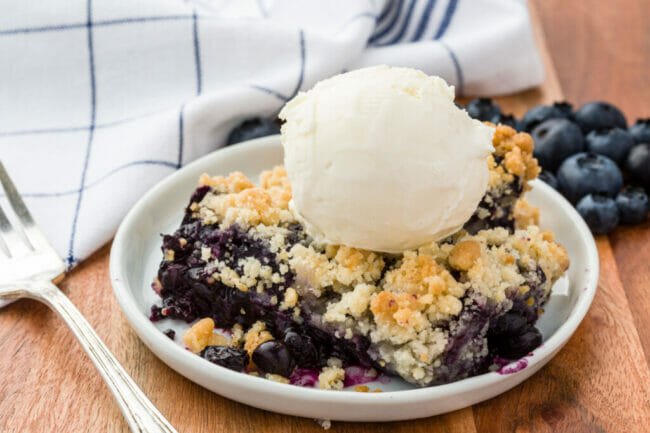 blueberry crisp ala mode