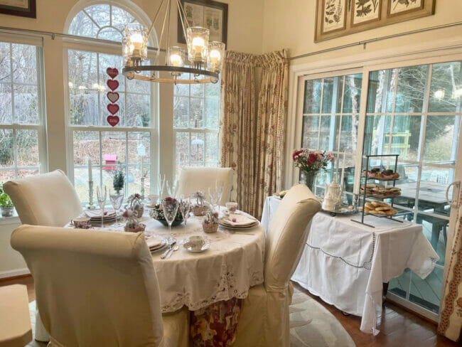 valentines dining room table setting 