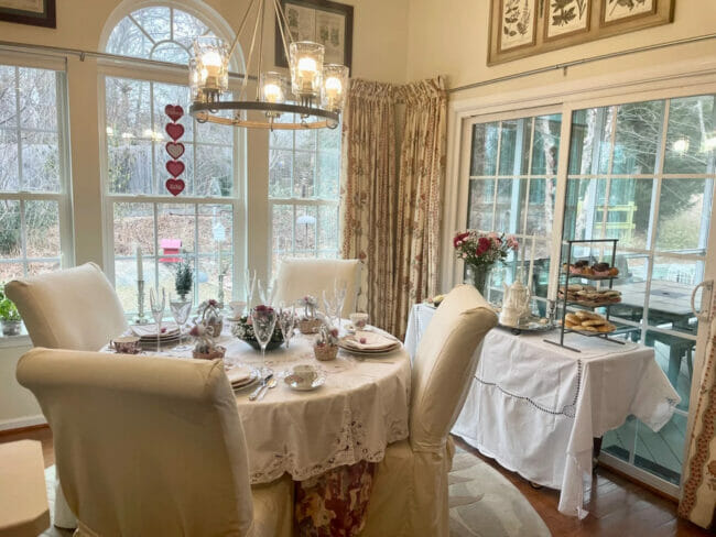 valentines dining room table setting 