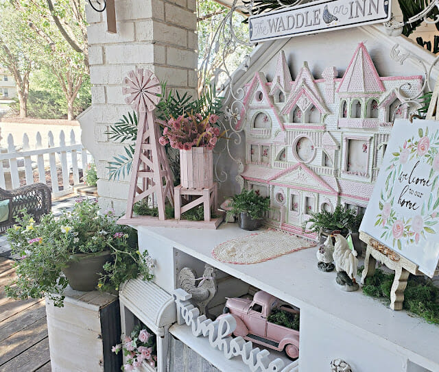 Outdoor decor in pink with plants