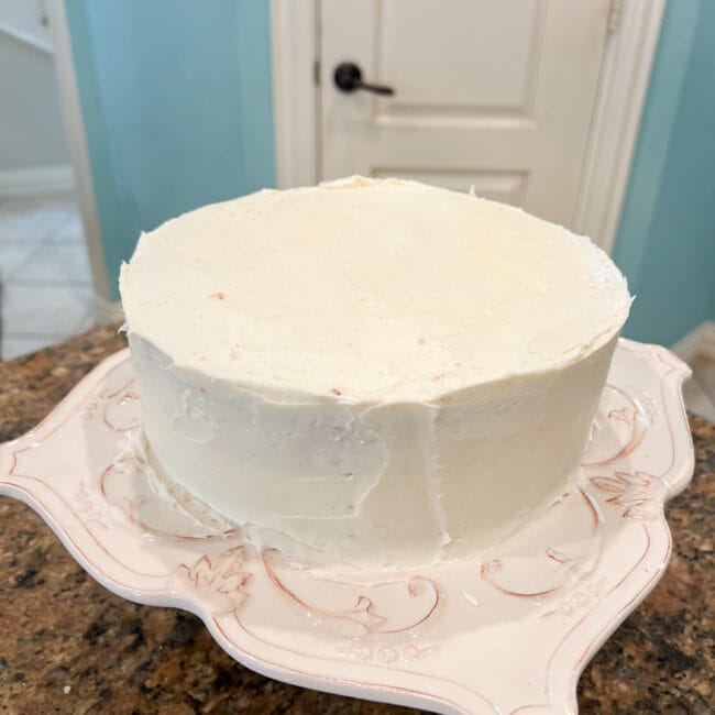 plain white smooth round cake
