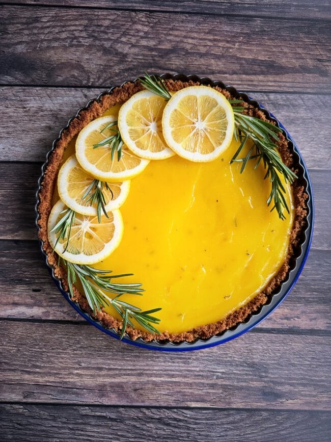lemon pie with slices of lemon and rosemary