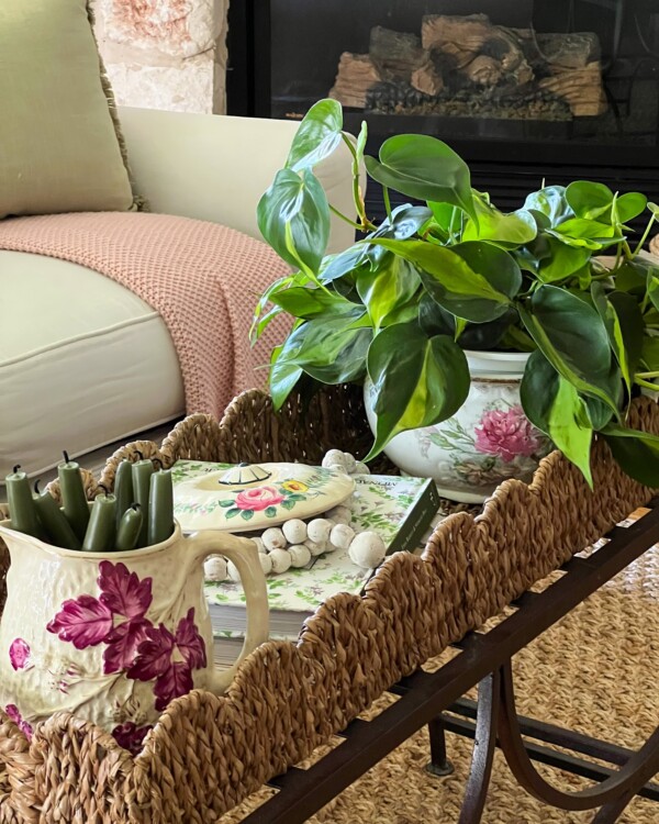 Join us on our blogs today for another Pinterest Challenge!So many styles and looks from one single inspiration photo. 

I’m mixing old and new to stay true to me and sharing the best tip so you can too. 

Pop in to read it and say hello!
www.countyroad407.com 

thepondsfarmhouse 
diybeautify 
thistlekeylane 
frenchethereal 
southhousedesigns 
lorabcreateandponder 
blueskyathome 
.
vintagestyle  vintagelove  tablevignette  tablescapestyling  tablestyling  homedecorideas  homedecorating  coffeetable  coffeetableideas  coffeetablegoals  pinterestchallenge