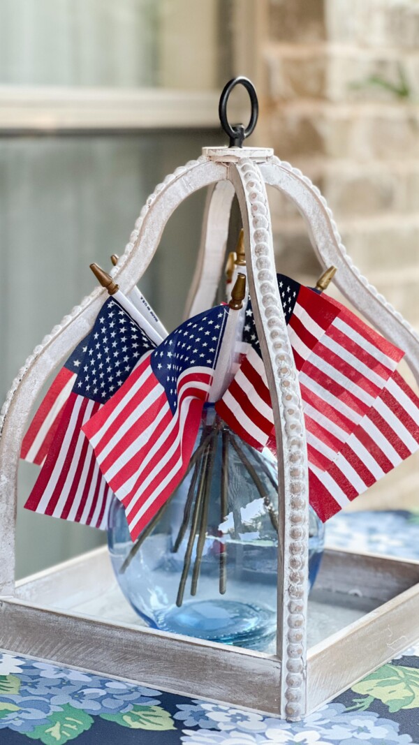 I love decorating our home for summer with all of the patriotic holidays in mind. 🇺🇸This was a couple of years ago but this year I plan to use more greenery.  Hope I can get started next week! 

How do you decorate for summer? 
.
redwhiteblue  patrioticdecor  patriotism  flags  usa🇺🇸 patrioticholiday  summer  summervibes  countryliving  cottageliving  tablescapeinspo  tablescapestyling  tablestyling  homedecorideas  cottagesandbungalows